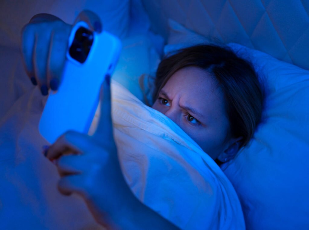 dormir-para-emagrecer-reduzir-luz-azul-1024x763 Dormir Para Emagrecer: 5 Hábitos Noturnos Poderosos